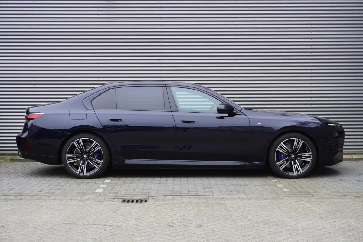 xDrive60 M Sportpakket | Glazen panoramadak Sky Lounge | Driving Assistant Professional | Parking Assistant professional | Stoelventilatie voorstoelen