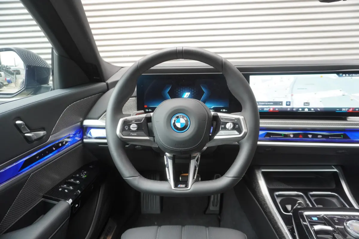 xDrive60 M Sportpakket | Glazen panoramadak Sky Lounge | Driving Assistant Professional | Parking Assistant professional | Stoelventilatie voorstoelen