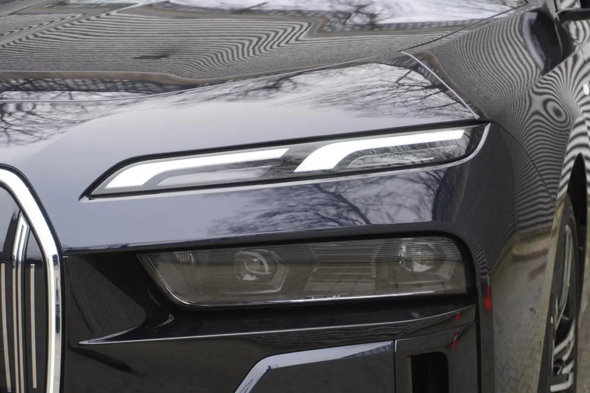 xDrive60 M Sportpakket | Glazen panoramadak Sky Lounge | Driving Assistant Professional | Parking Assistant professional | Stoelventilatie voorstoelen