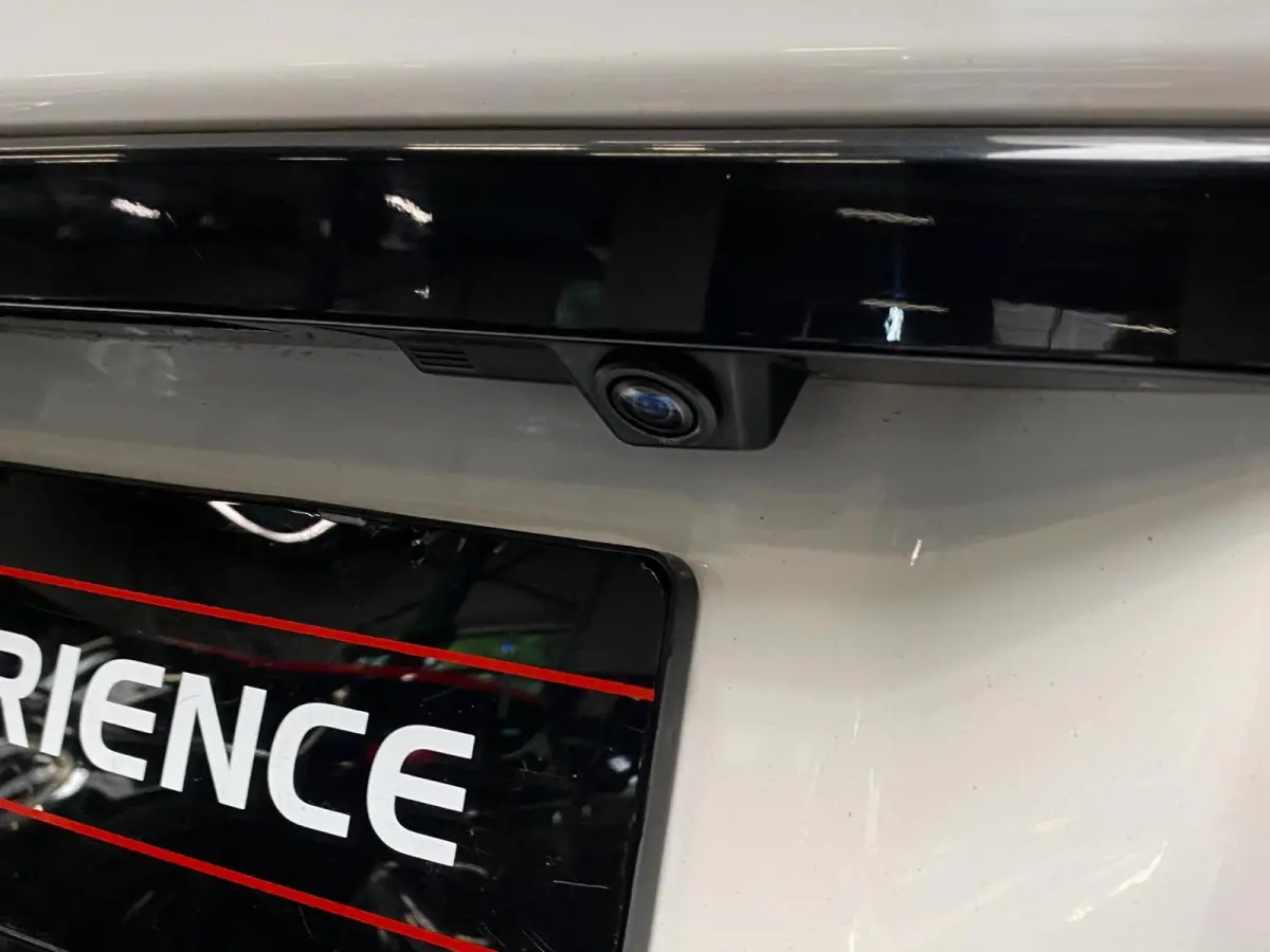 2.0 Si 4WD Dynamic LEER NAVI TREKH