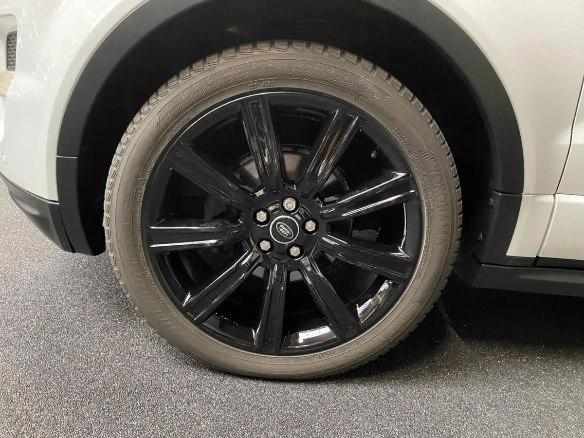 2.0 Si 4WD Dynamic LEER NAVI TREKH