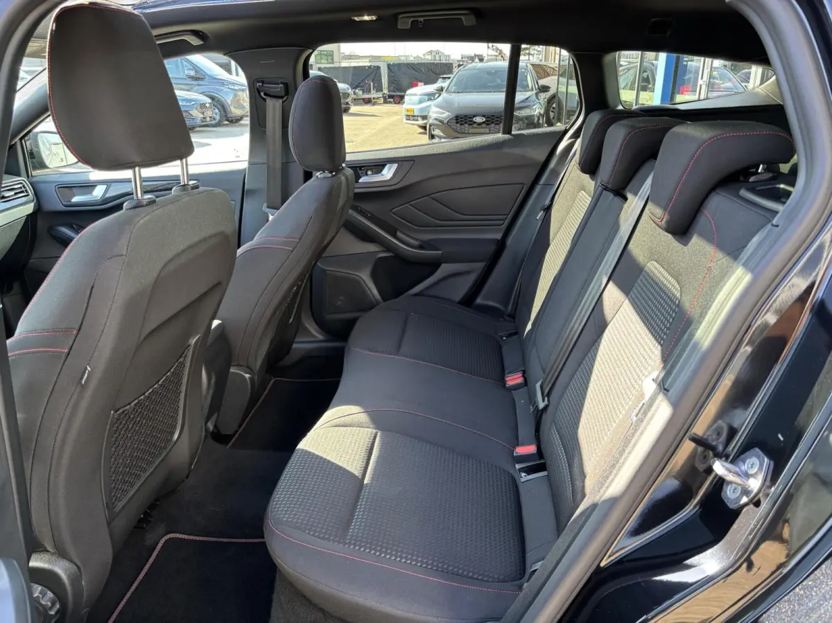 1.0 EcoBoost Hybrid ST Line 155PK Automaat Panodak Winterpack Cruise Camera Parkeersensoren Climate Full-LED Keyless Privacy Glass *1500KG Trekgewicht*