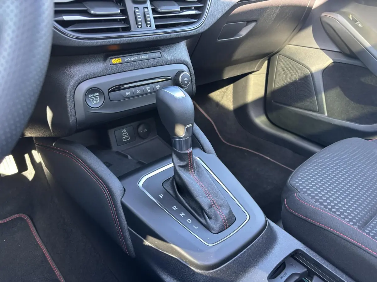 1.0 EcoBoost Hybrid ST Line 155PK Automaat Panodak Winterpack Cruise Camera Parkeersensoren Climate Full-LED Keyless Privacy Glass *1500KG Trekgewicht*