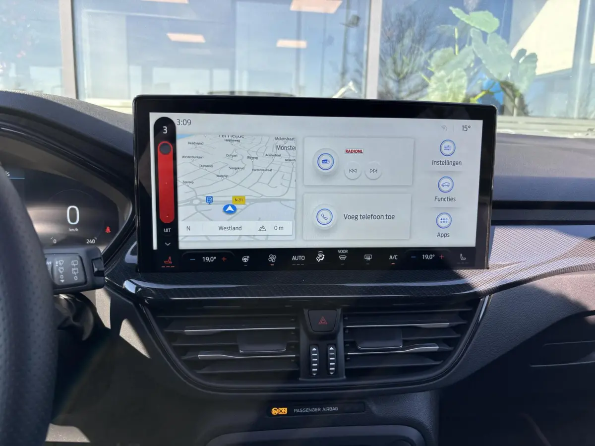 1.0 EcoBoost Hybrid ST Line 155PK Automaat Panodak Winterpack Cruise Camera Parkeersensoren Climate Full-LED Keyless Privacy Glass *1500KG Trekgewicht*