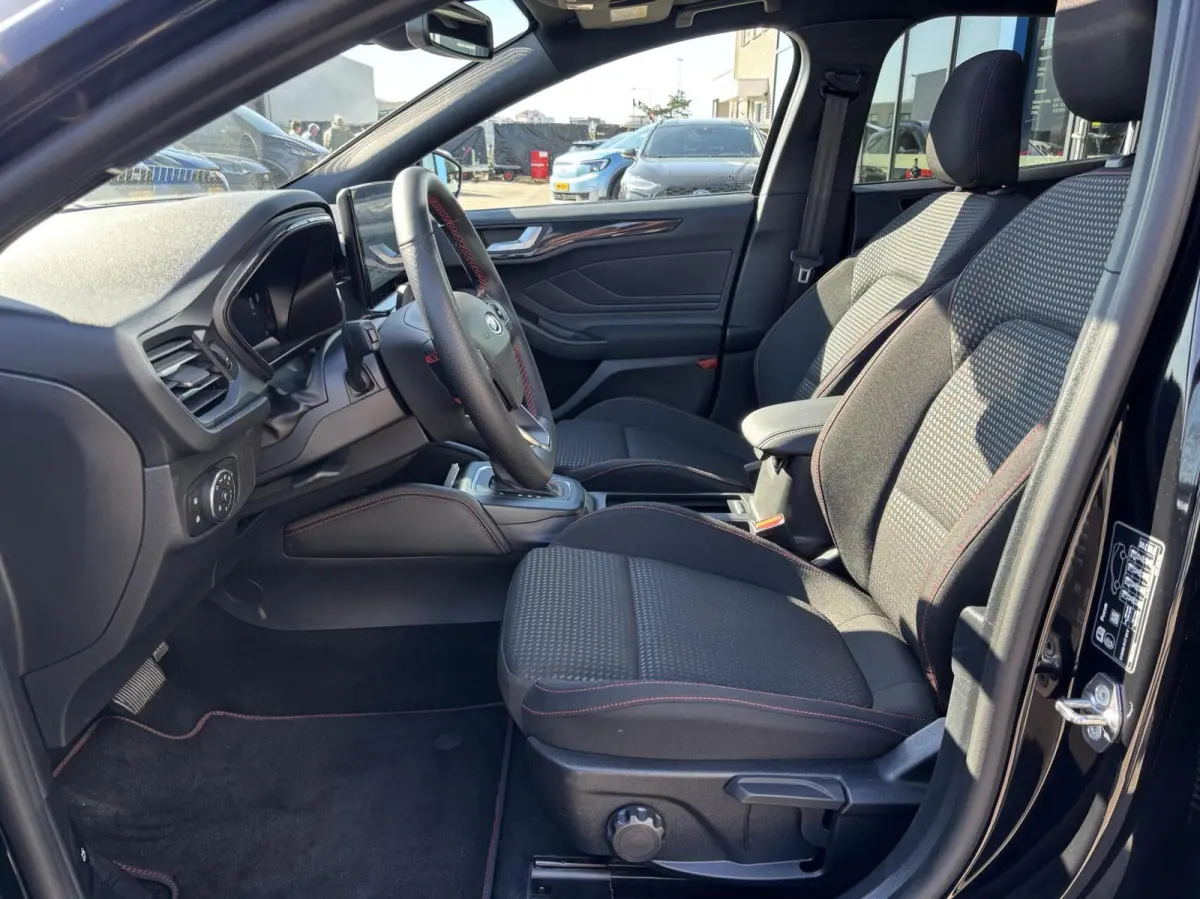1.0 EcoBoost Hybrid ST Line 155PK Automaat Panodak Winterpack Cruise Camera Parkeersensoren Climate Full-LED Keyless Privacy Glass *1500KG Trekgewicht*