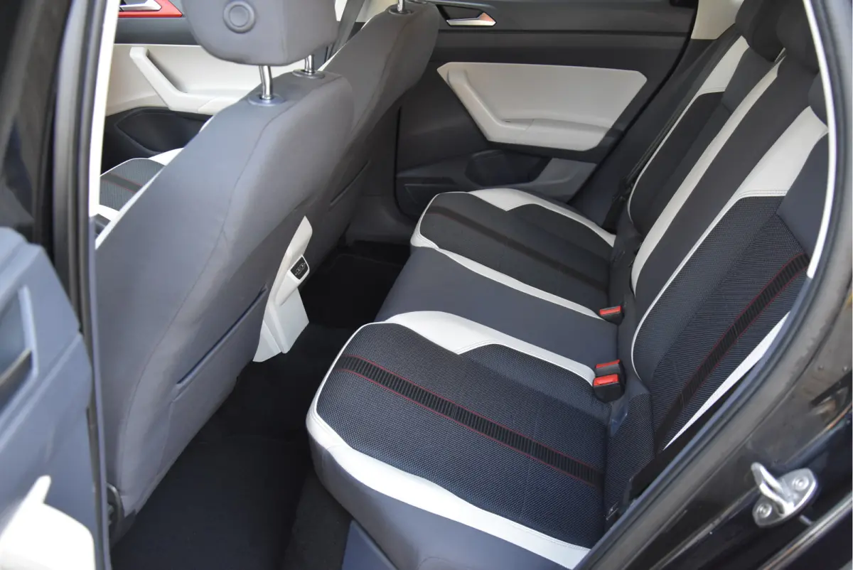 1.0 TSI 116 PK Beats*Virtueel cockpit*LED*stoelverw.*navi*carplay*