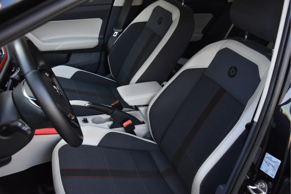 1.0 TSI 116 PK Beats*Virtueel cockpit*LED*stoelverw.*navi*carplay*