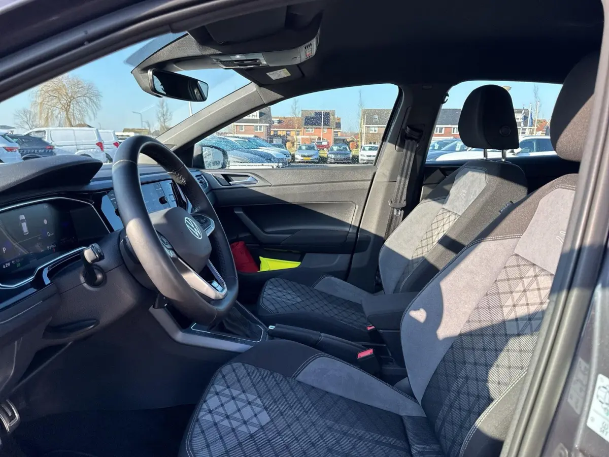 1.0 TSI R-Line | 95 pk | IQ Light | A-Camera | Automaat | App Connect | Lane Assist | Clima | ACC |