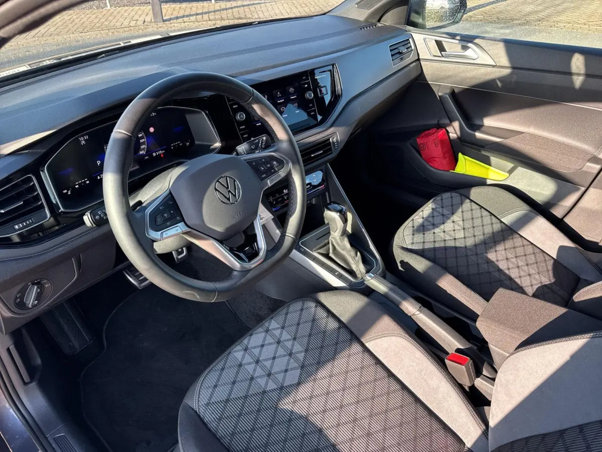 1.0 TSI R-Line | 95 pk | IQ Light | A-Camera | Automaat | App Connect | Lane Assist | Clima | ACC |