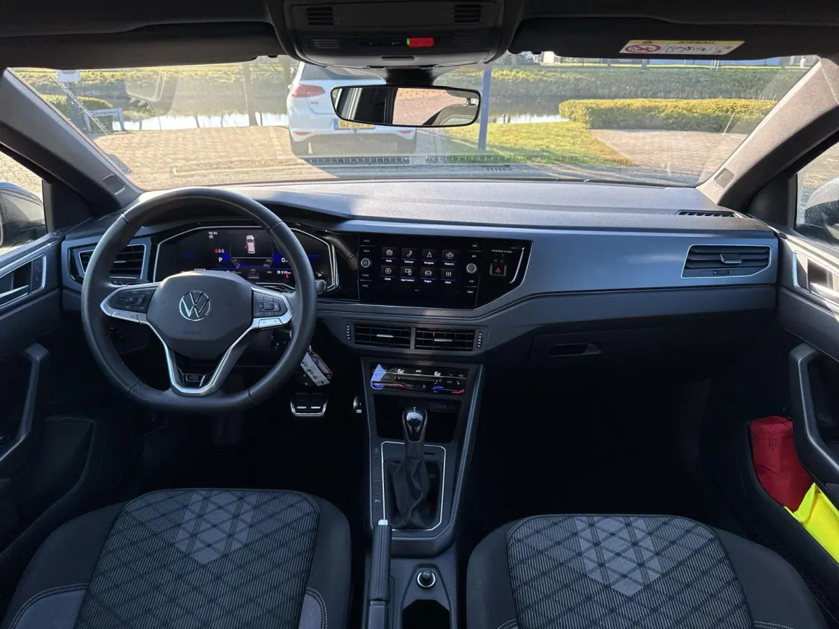 1.0 TSI R-Line | 95 pk | IQ Light | A-Camera | Automaat | App Connect | Lane Assist | Clima | ACC |