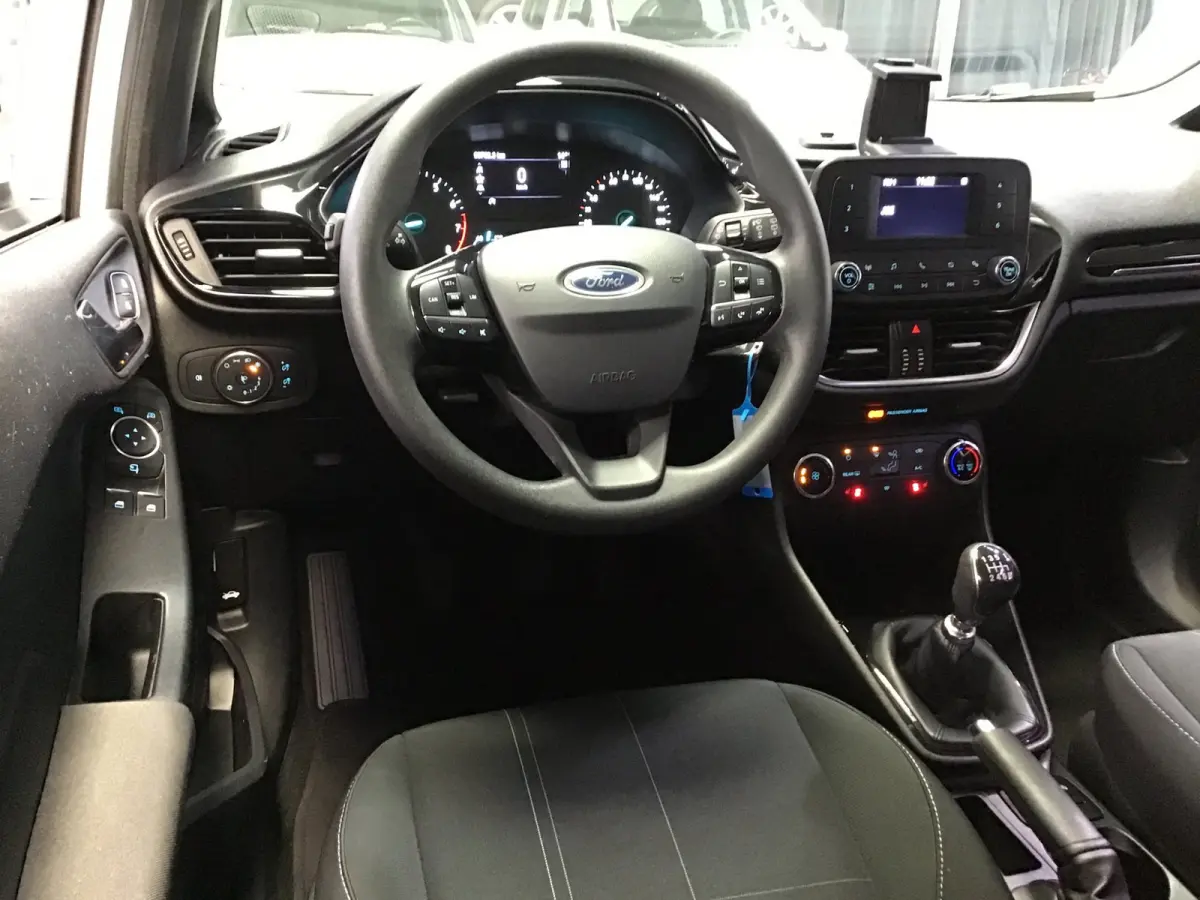1.0 EcoBoost Titanium I New Apk + Kln Brt I Airco I Cruise I Stoelverw I 100PK I Park.sens I BT I Compl. Onderhouden .