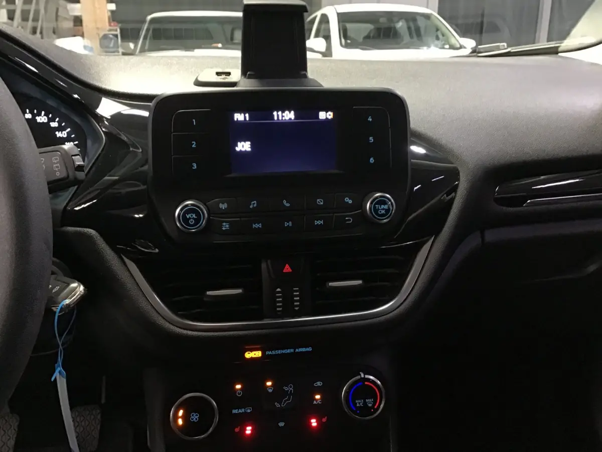1.0 EcoBoost Titanium I New Apk + Kln Brt I Airco I Cruise I Stoelverw I 100PK I Park.sens I BT I Compl. Onderhouden .