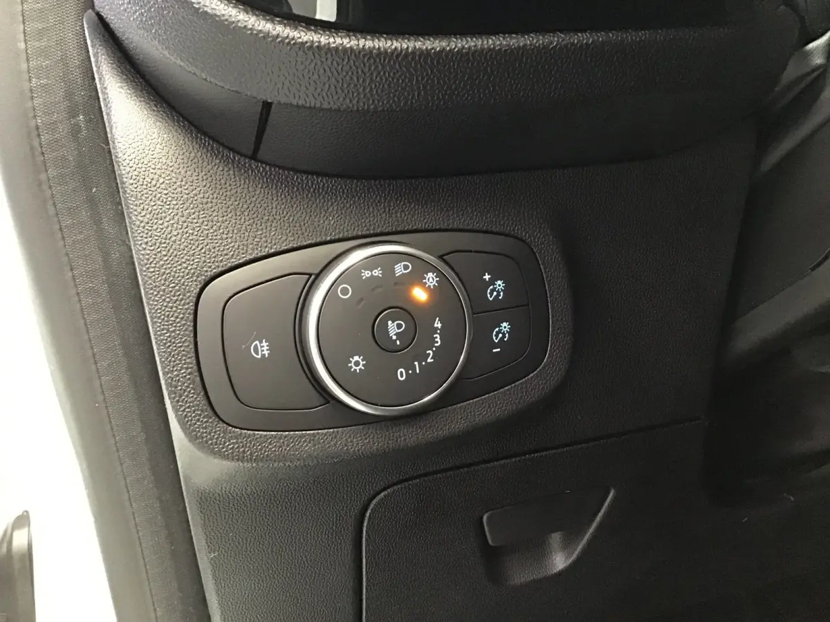 1.0 EcoBoost Titanium I New Apk + Kln Brt I Airco I Cruise I Stoelverw I 100PK I Park.sens I BT I Compl. Onderhouden .