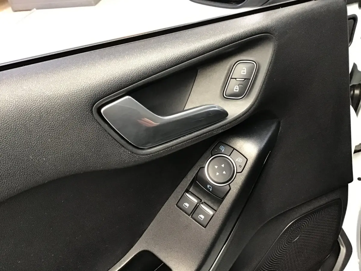 1.0 EcoBoost Titanium I New Apk + Kln Brt I Airco I Cruise I Stoelverw I 100PK I Park.sens I BT I Compl. Onderhouden .