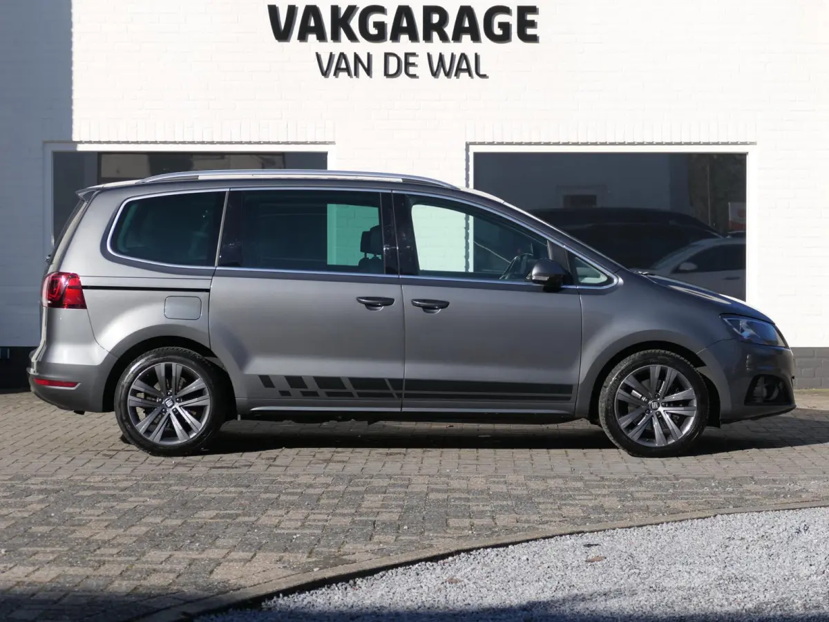 FR-Line | 7-persoons | Panoramadak | Trekhaak | Memory | Keyless | ACC | Elektrische schuifdeuren + achterklep | Stoelverwarming | Achteruitrijcamera