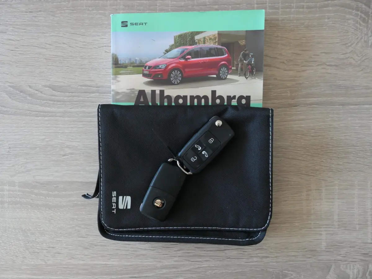 FR-Line | 7-persoons | Panoramadak | Trekhaak | Memory | Keyless | ACC | Elektrische schuifdeuren + achterklep | Stoelverwarming | Achteruitrijcamera