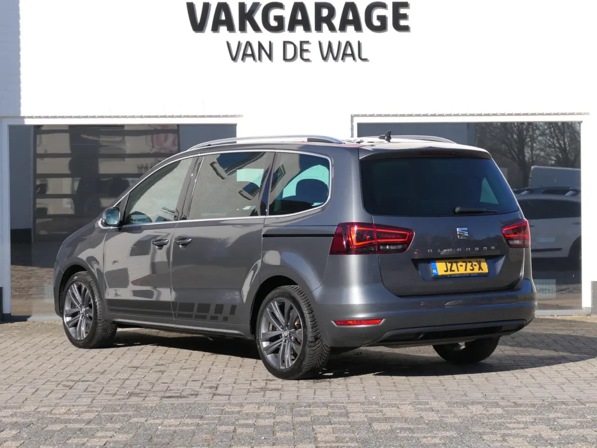 FR-Line | 7-persoons | Panoramadak | Trekhaak | Memory | Keyless | ACC | Elektrische schuifdeuren + achterklep | Stoelverwarming | Achteruitrijcamera