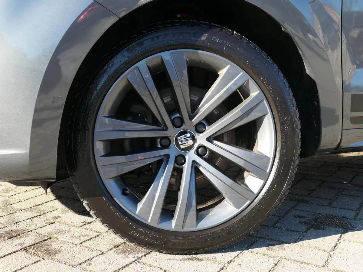 FR-Line | 7-persoons | Panoramadak | Trekhaak | Memory | Keyless | ACC | Elektrische schuifdeuren + achterklep | Stoelverwarming | Achteruitrijcamera