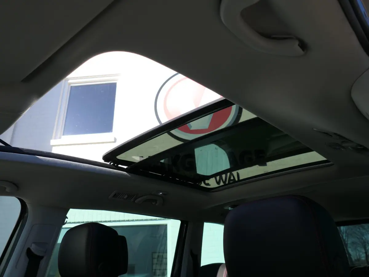 FR-Line | 7-persoons | Panoramadak | Trekhaak | Memory | Keyless | ACC | Elektrische schuifdeuren + achterklep | Stoelverwarming | Achteruitrijcamera
