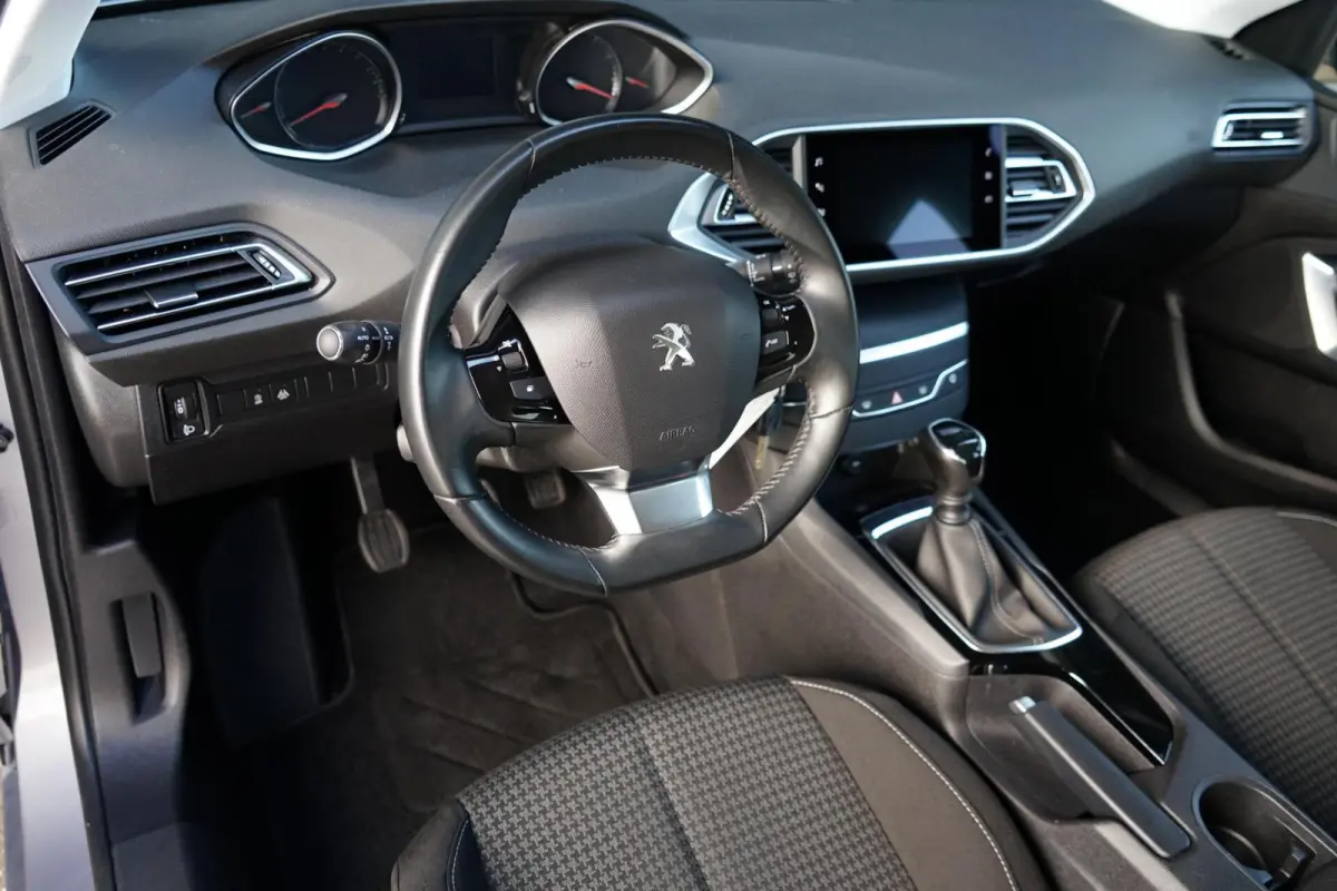 1.2 PureTech Blue Lease Active, NL, CarPlay, cruise