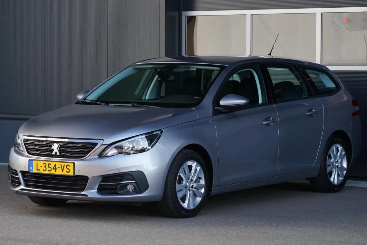 1.2 PureTech Blue Lease Active, NL, CarPlay, cruise