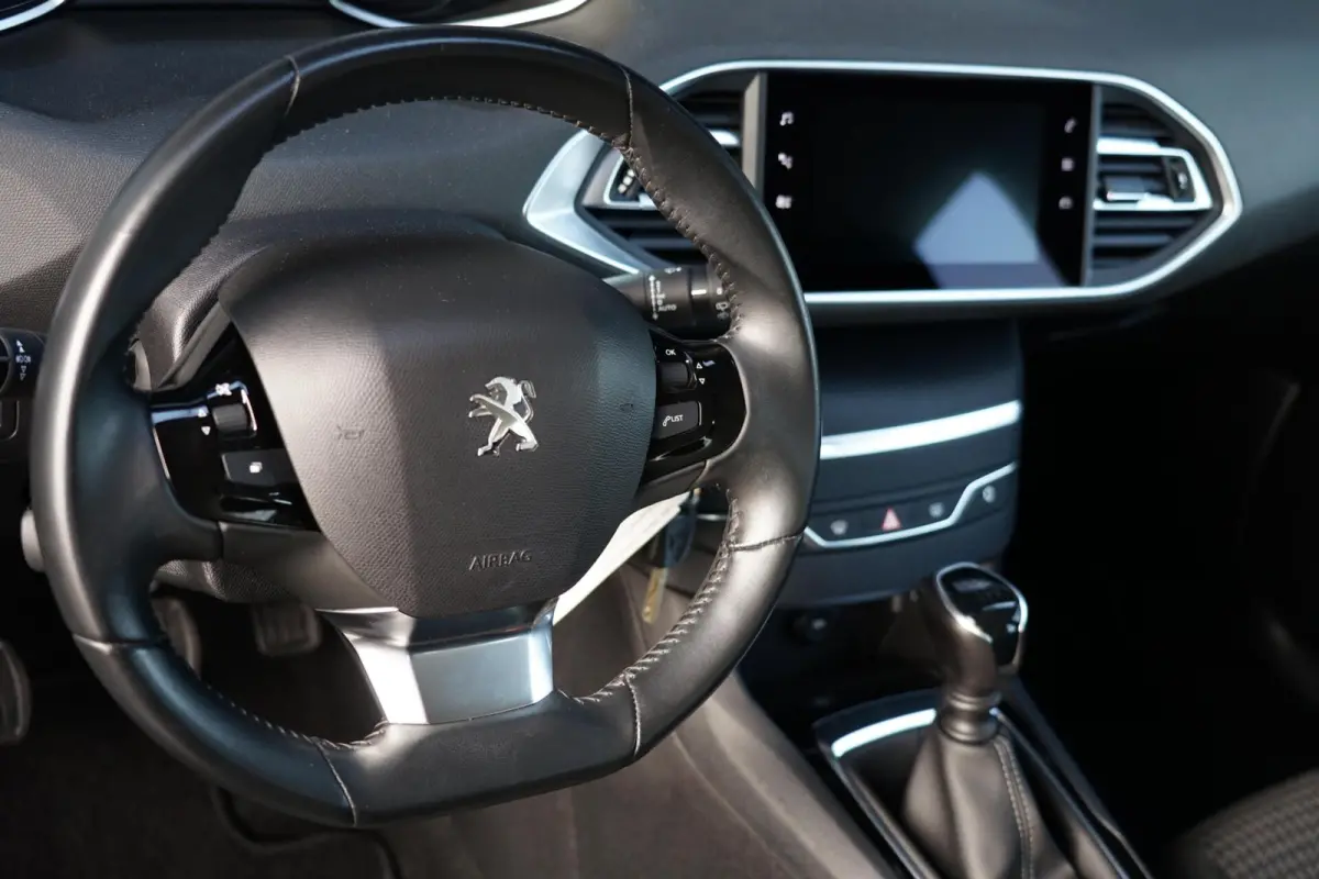 1.2 PureTech Blue Lease Active, NL, CarPlay, cruise