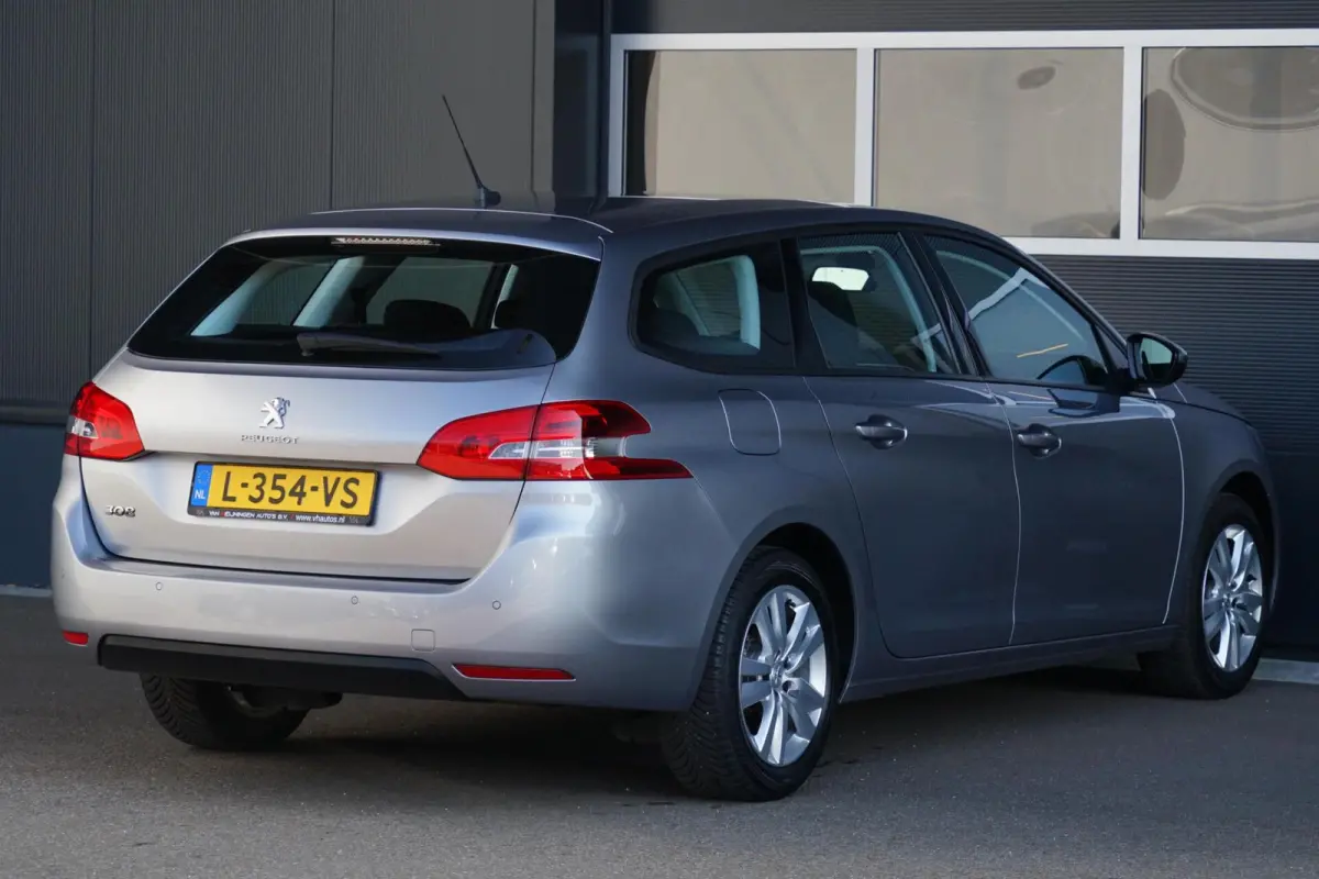 1.2 PureTech Blue Lease Active, NL, CarPlay, cruise