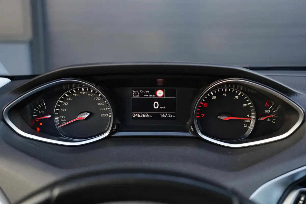 1.2 PureTech Blue Lease Active, NL, CarPlay, cruise