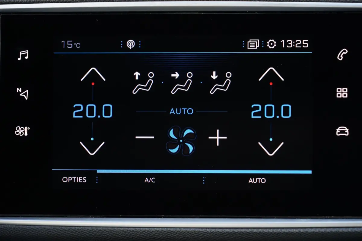 1.2 PureTech Blue Lease Active, NL, CarPlay, cruise