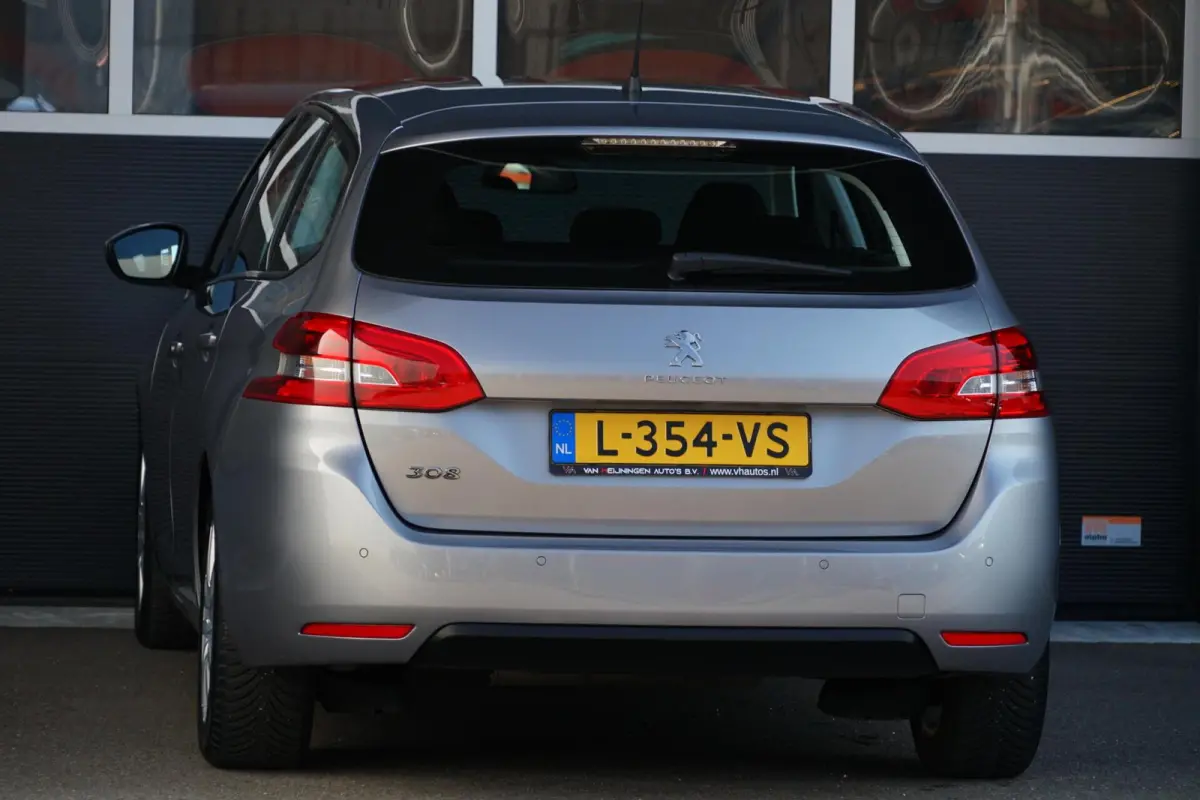 1.2 PureTech Blue Lease Active, NL, CarPlay, cruise