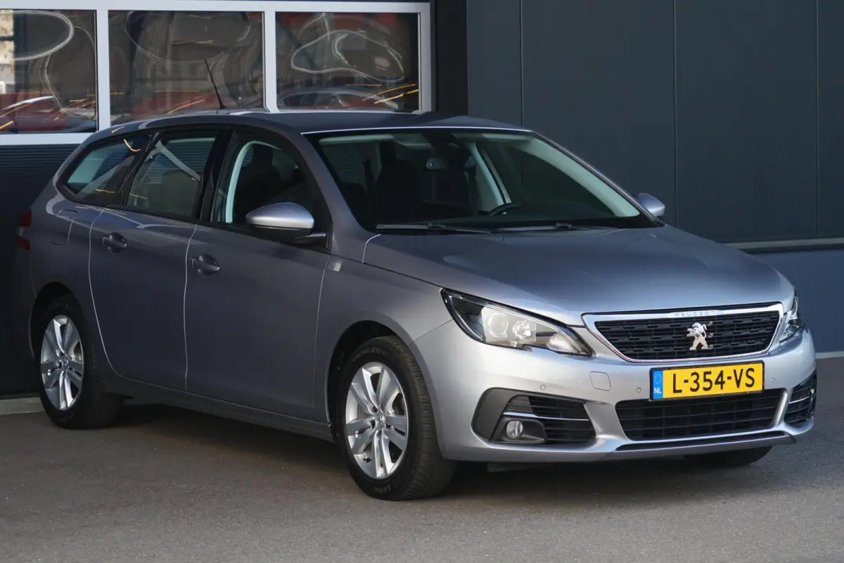 1.2 PureTech Blue Lease Active, NL, CarPlay, cruise