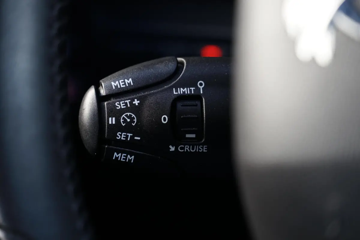 1.2 PureTech Blue Lease Active, NL, CarPlay, cruise