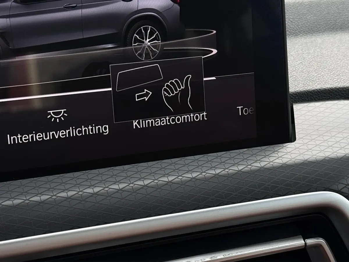 XDrive30e M-Sport | Pano | Elektrische stoelen | Trekhaak | Sfeerverlichting | Keyless | Carplay | Dealer onderhouden
