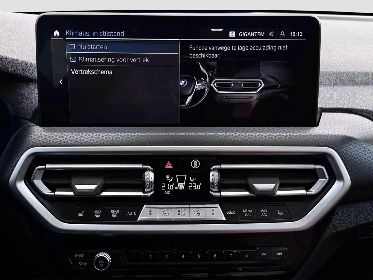XDrive30e M-Sport | Pano | Elektrische stoelen | Trekhaak | Sfeerverlichting | Keyless | Carplay | Dealer onderhouden