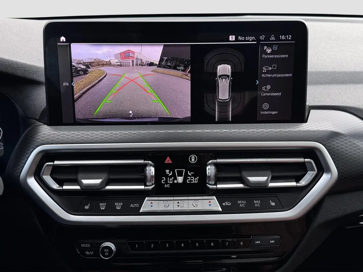 XDrive30e M-Sport | Pano | Elektrische stoelen | Trekhaak | Sfeerverlichting | Keyless | Carplay | Dealer onderhouden