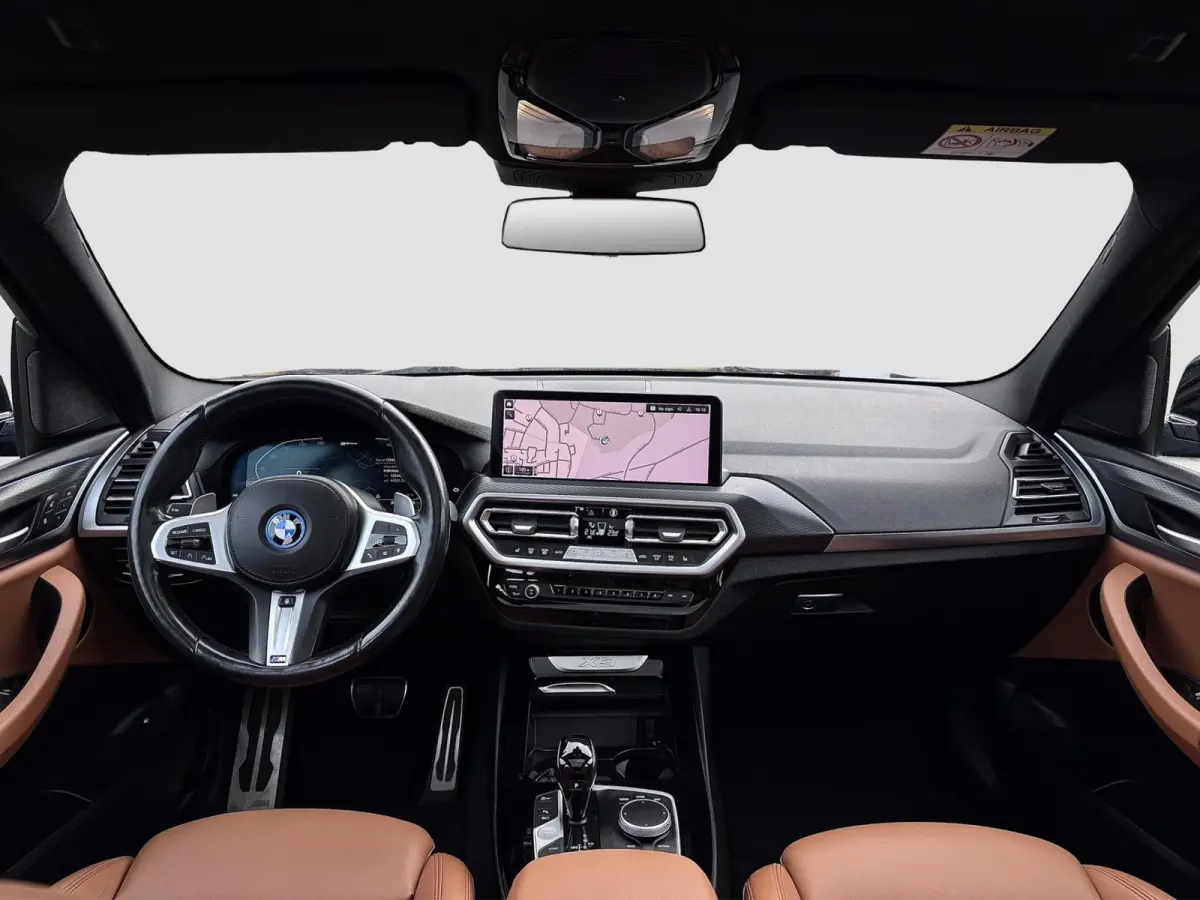 XDrive30e M-Sport | Pano | Elektrische stoelen | Trekhaak | Sfeerverlichting | Keyless | Carplay | Dealer onderhouden