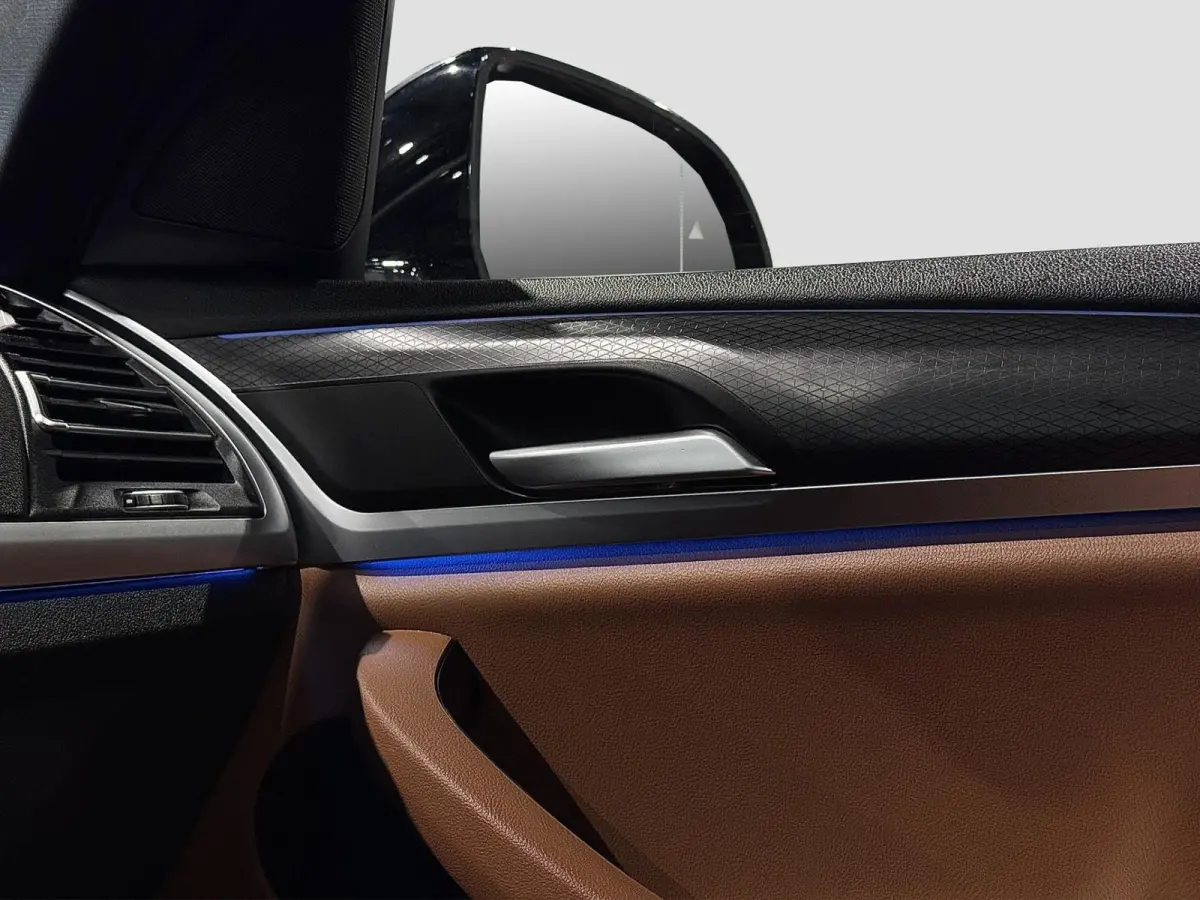 XDrive30e M-Sport | Pano | Elektrische stoelen | Trekhaak | Sfeerverlichting | Keyless | Carplay | Dealer onderhouden