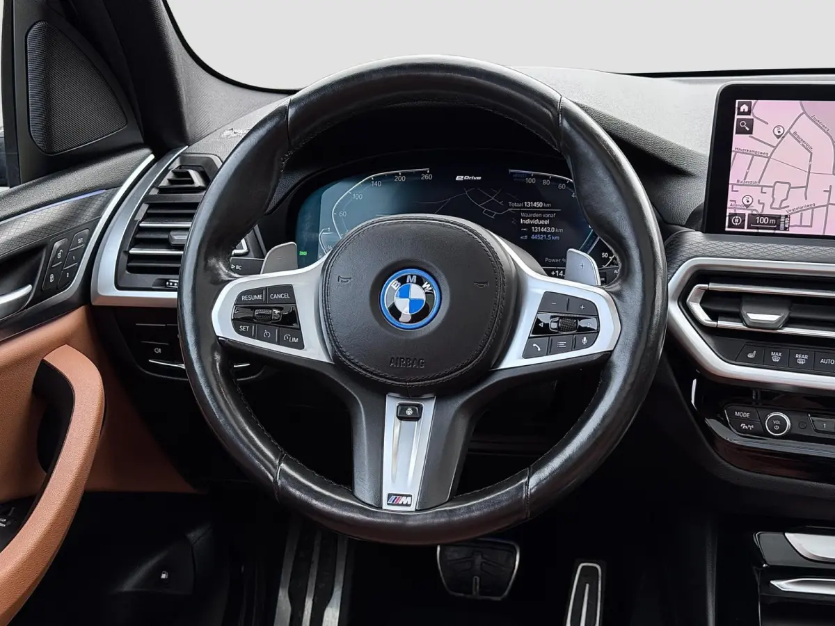 XDrive30e M-Sport | Pano | Elektrische stoelen | Trekhaak | Sfeerverlichting | Keyless | Carplay | Dealer onderhouden