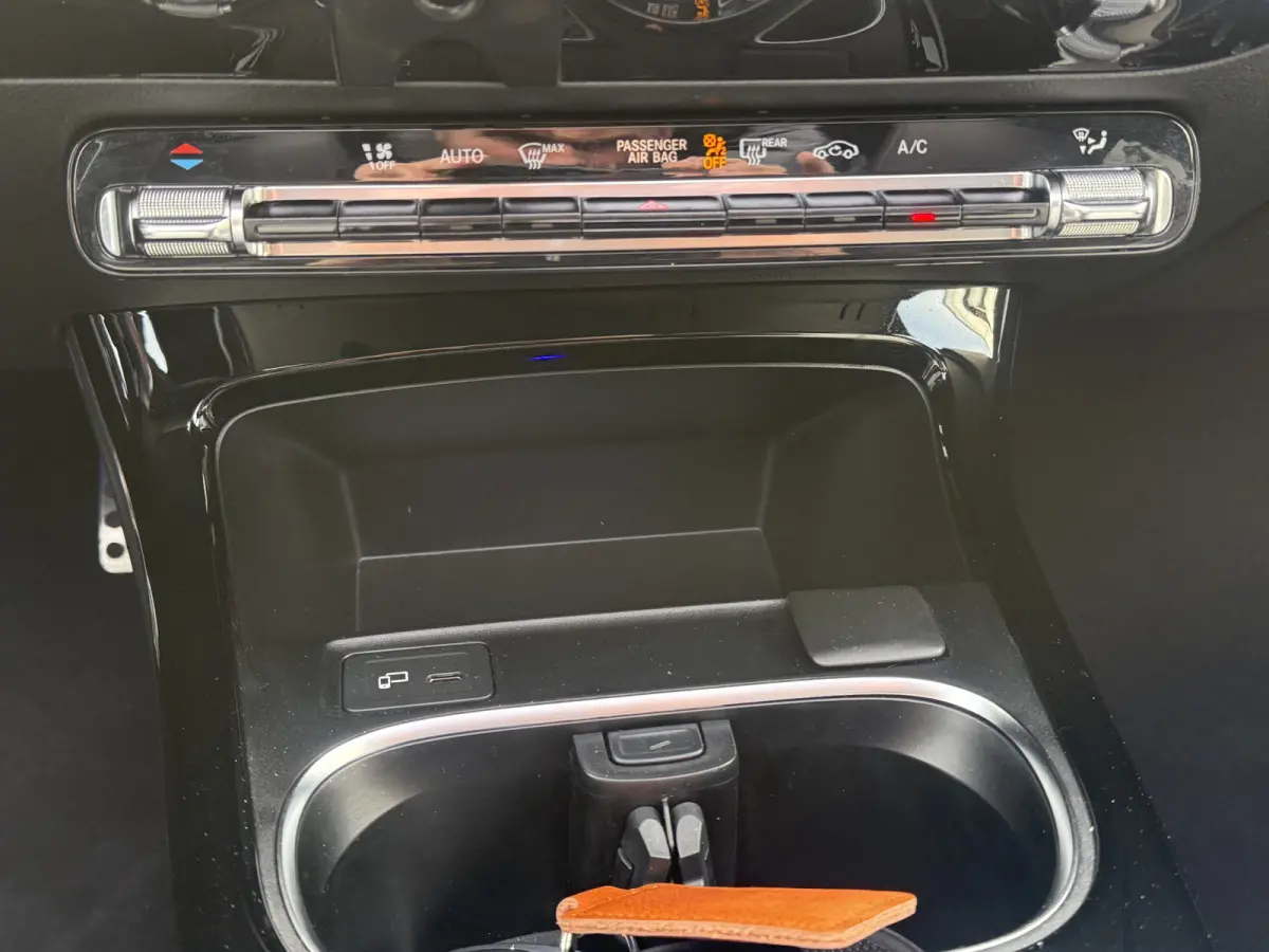 200 AMG-LINE automaat panodak navi camera climate ctr cruise ctr keyless matrix lmv 18 inch sound dealer onderhouden