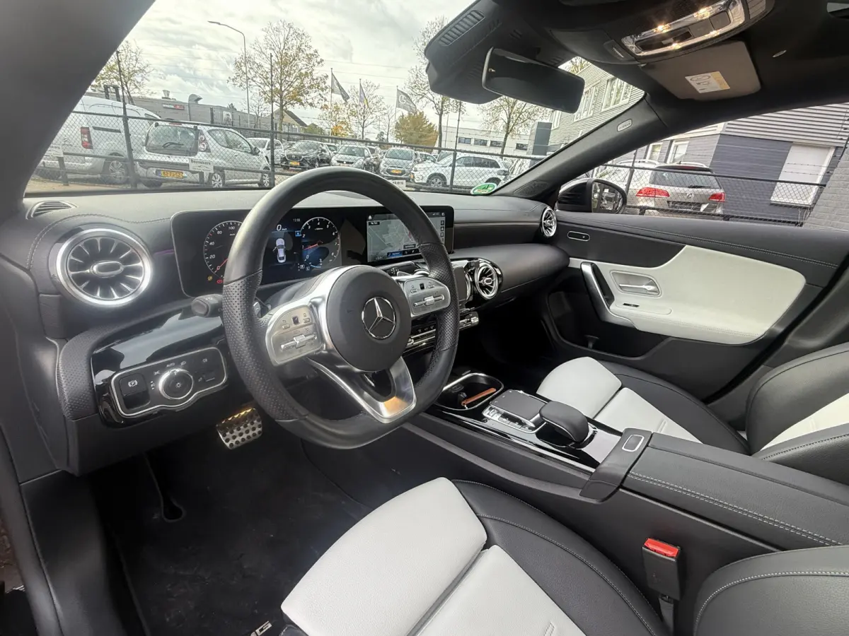 200 AMG-LINE automaat panodak navi camera climate ctr cruise ctr keyless matrix lmv 18 inch sound dealer onderhouden