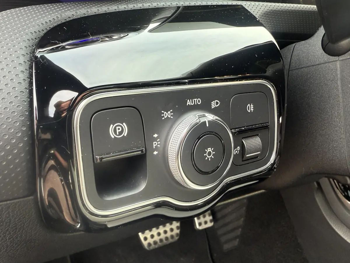 200 AMG-LINE automaat panodak navi camera climate ctr cruise ctr keyless matrix lmv 18 inch sound dealer onderhouden