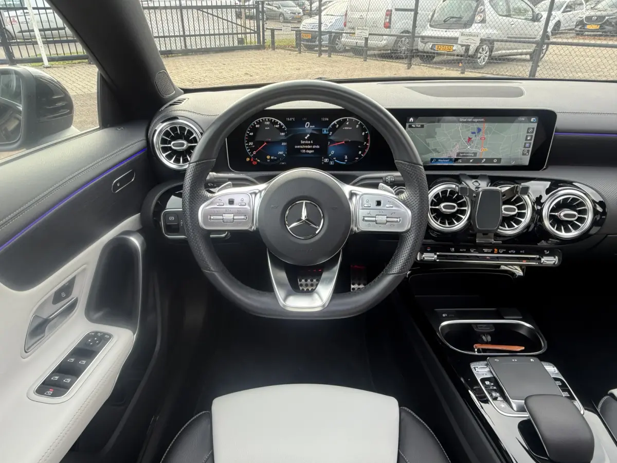 200 AMG-LINE automaat panodak navi camera climate ctr cruise ctr keyless matrix lmv 18 inch sound dealer onderhouden