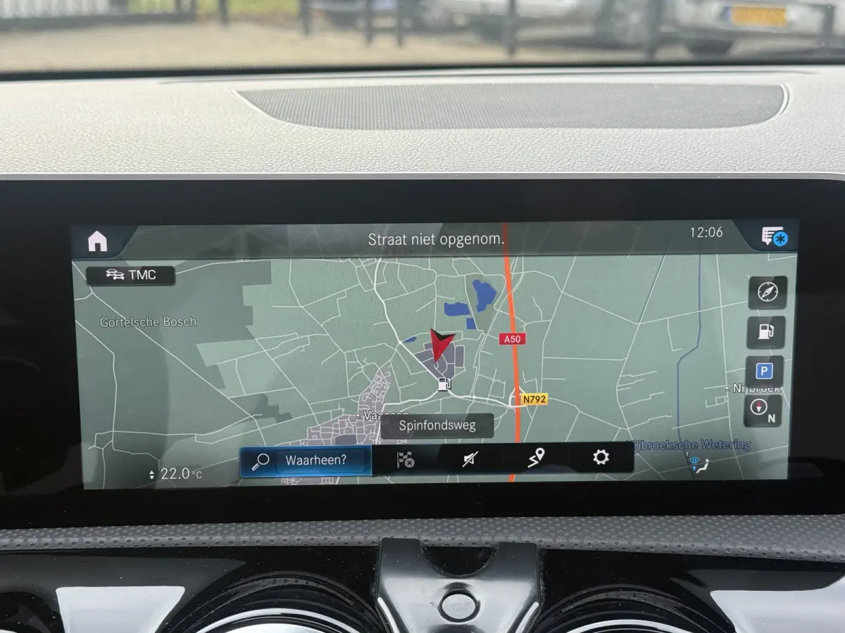 200 AMG-LINE automaat panodak navi camera climate ctr cruise ctr keyless matrix lmv 18 inch sound dealer onderhouden