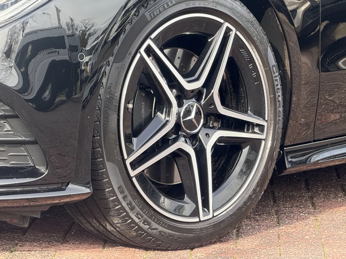 200 AMG-LINE automaat panodak navi camera climate ctr cruise ctr keyless matrix lmv 18 inch sound dealer onderhouden
