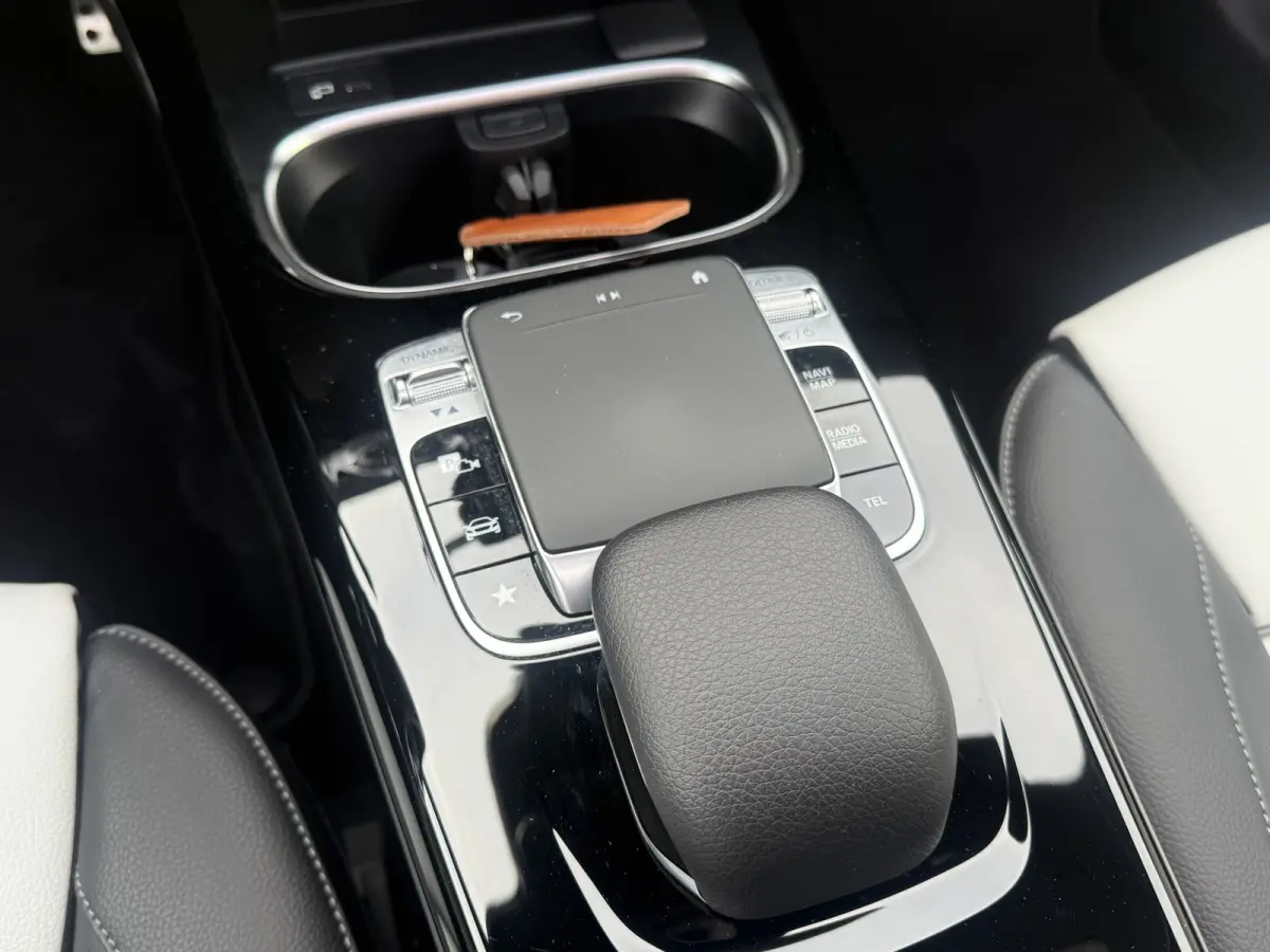 200 AMG-LINE automaat panodak navi camera climate ctr cruise ctr keyless matrix lmv 18 inch sound dealer onderhouden
