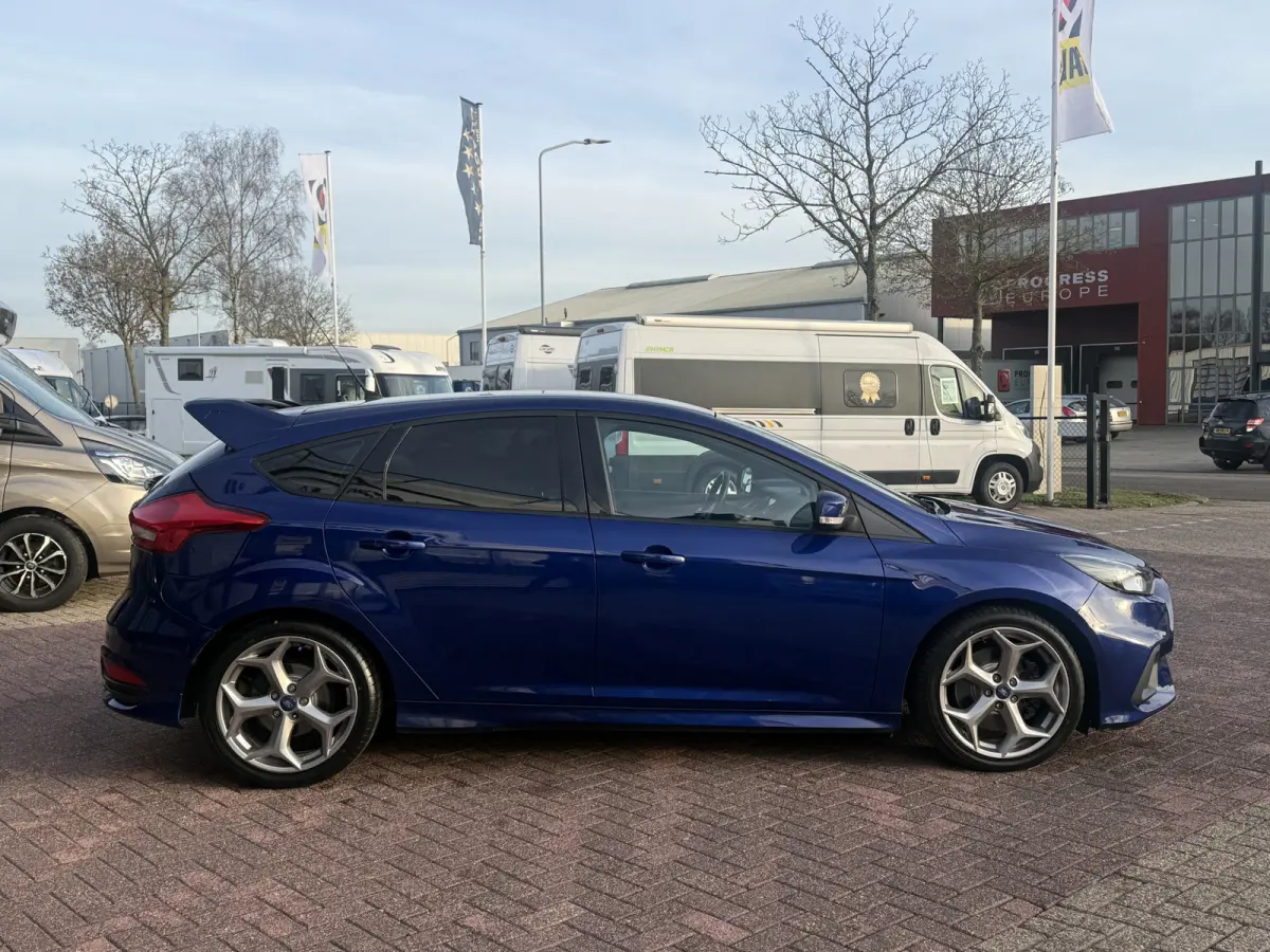 2.0 ST RS Look 251 pk apple carplay pdc v/a Recaro stoelen half leder/stof 1e eigenaar dealer onderhouden