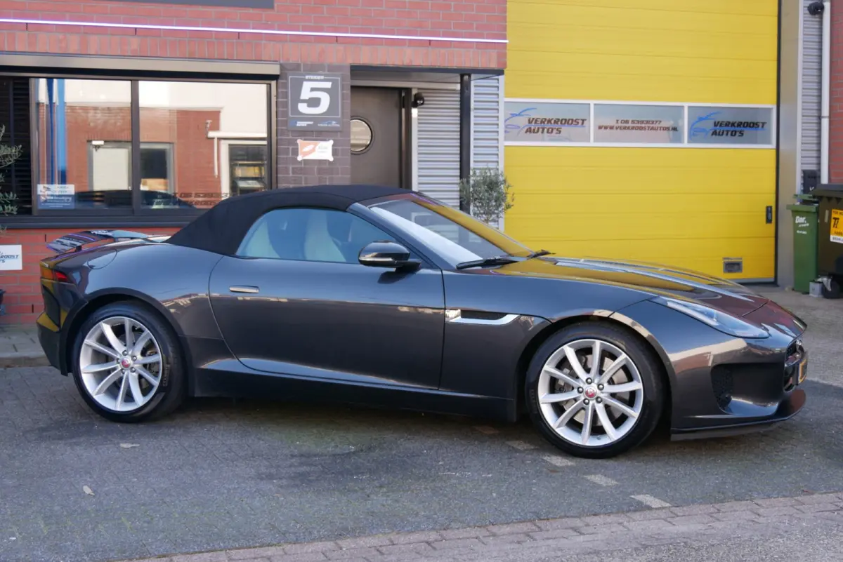 2.0T R-Dynamic. stoelverwarming. sportuitlaat. camera. navi.