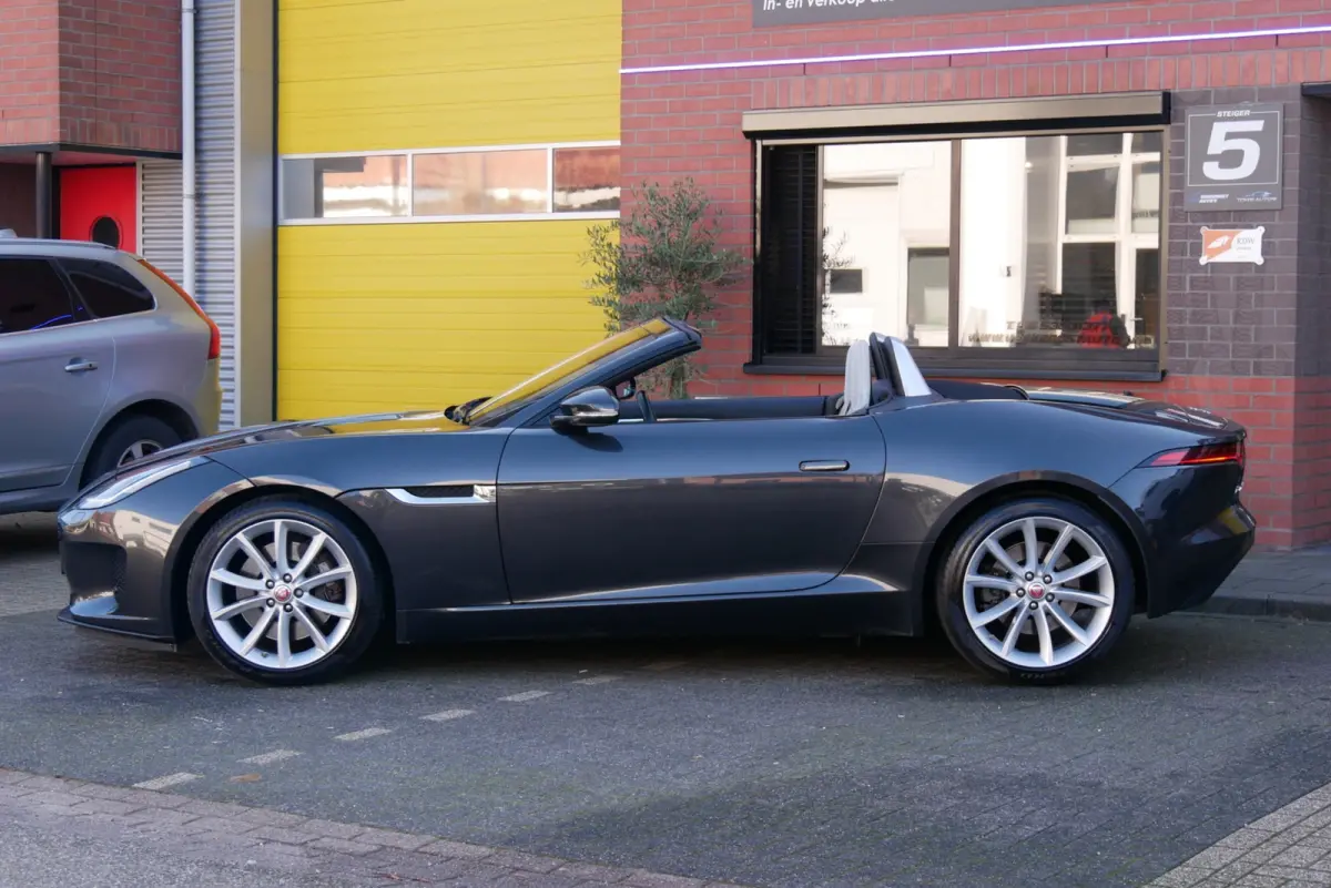 2.0T R-Dynamic. stoelverwarming. sportuitlaat. camera. navi.