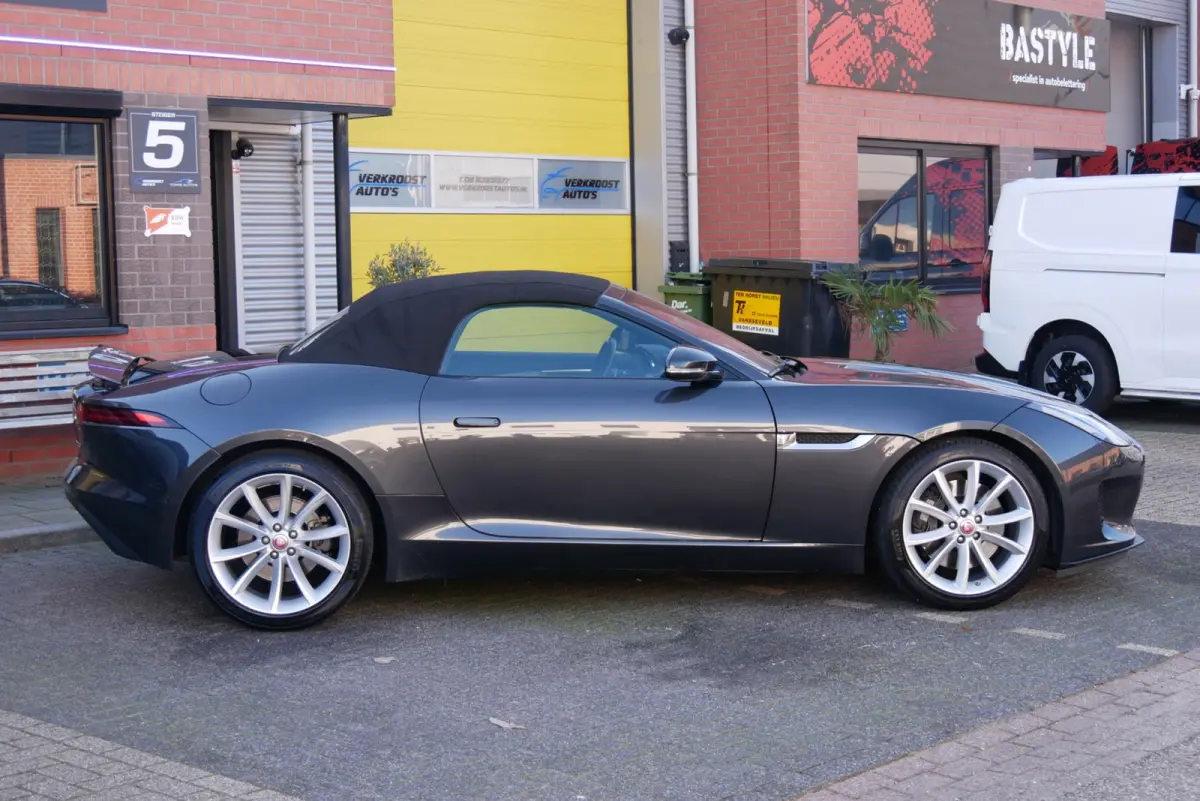 2.0T R-Dynamic. stoelverwarming. sportuitlaat. camera. navi.