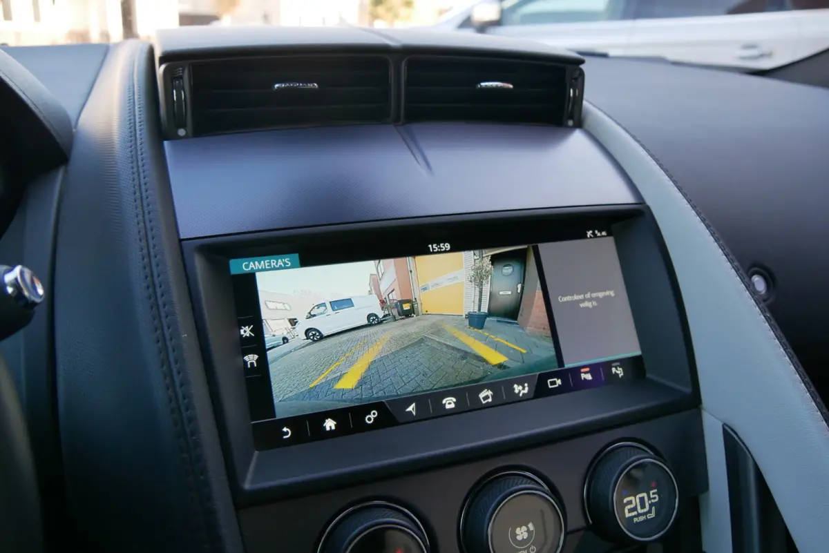 2.0T R-Dynamic. stoelverwarming. sportuitlaat. camera. navi.